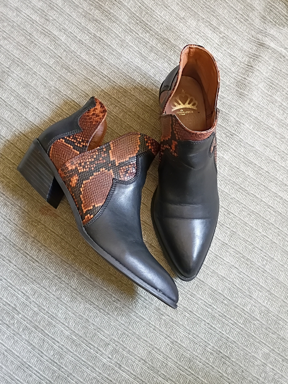 Fergalicious Melle Snake Print Ankle Boots Western Booties Black Brown Size 9